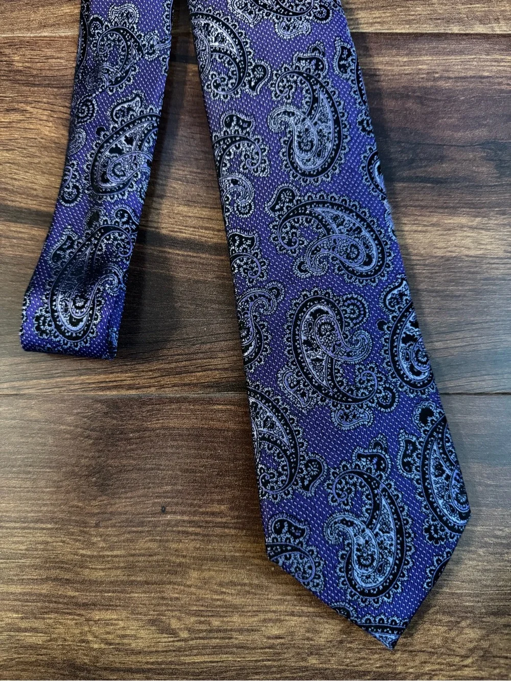 PRESWICK & MOORE Classic Purple Paisley Tie